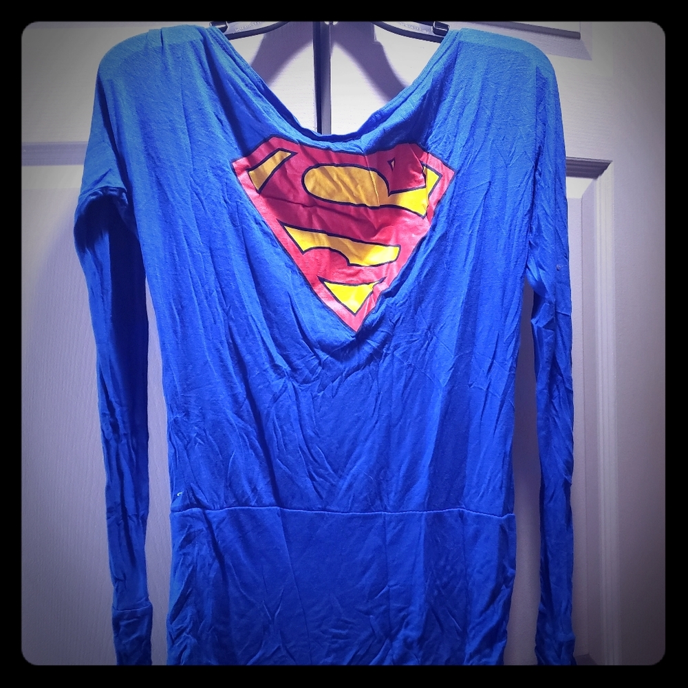 Off shoulder superman